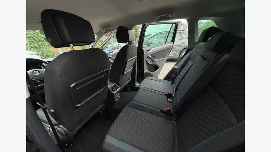 VOLKSWAGEN Tiguan -