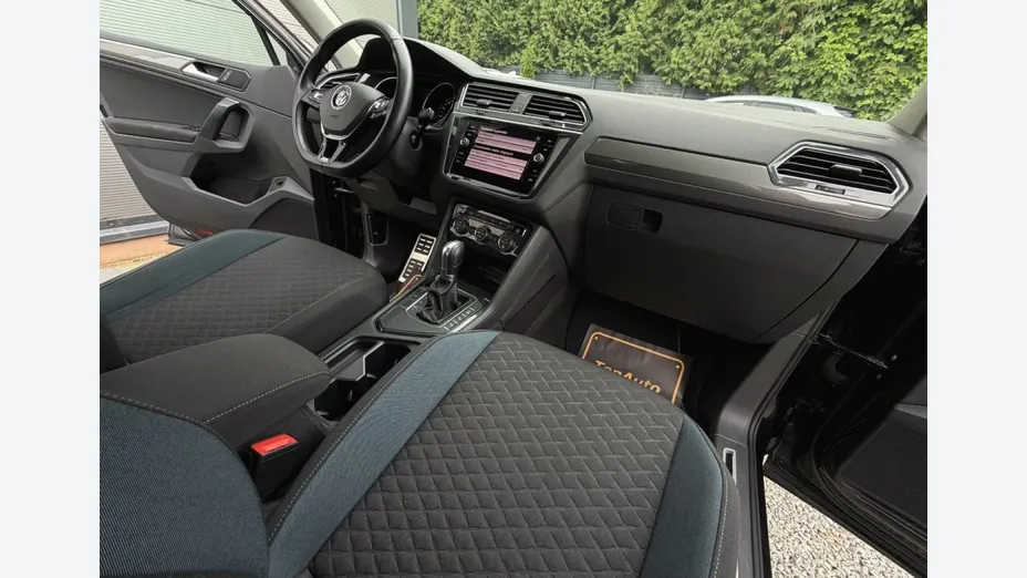VOLKSWAGEN Tiguan -