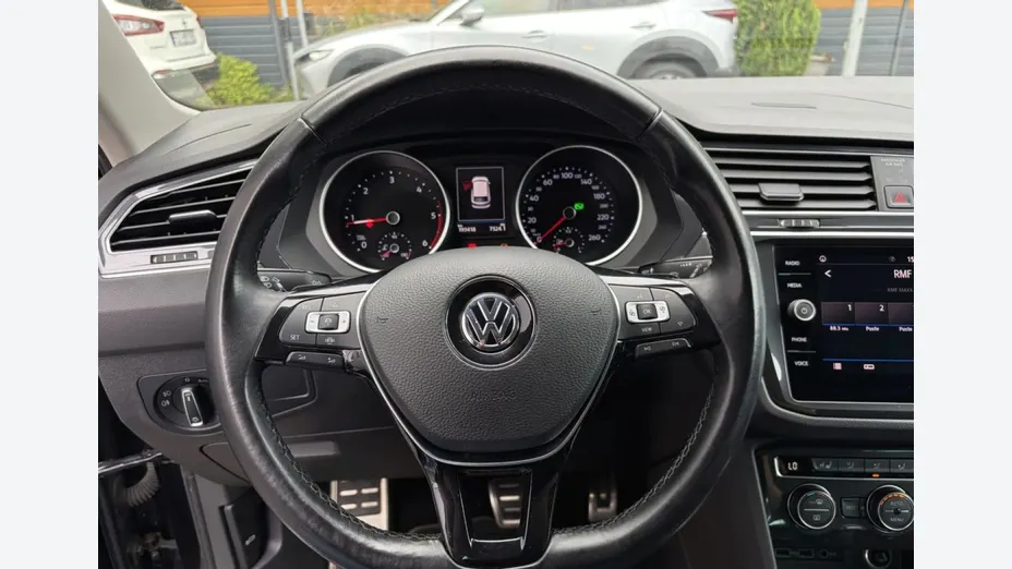 VOLKSWAGEN Tiguan -