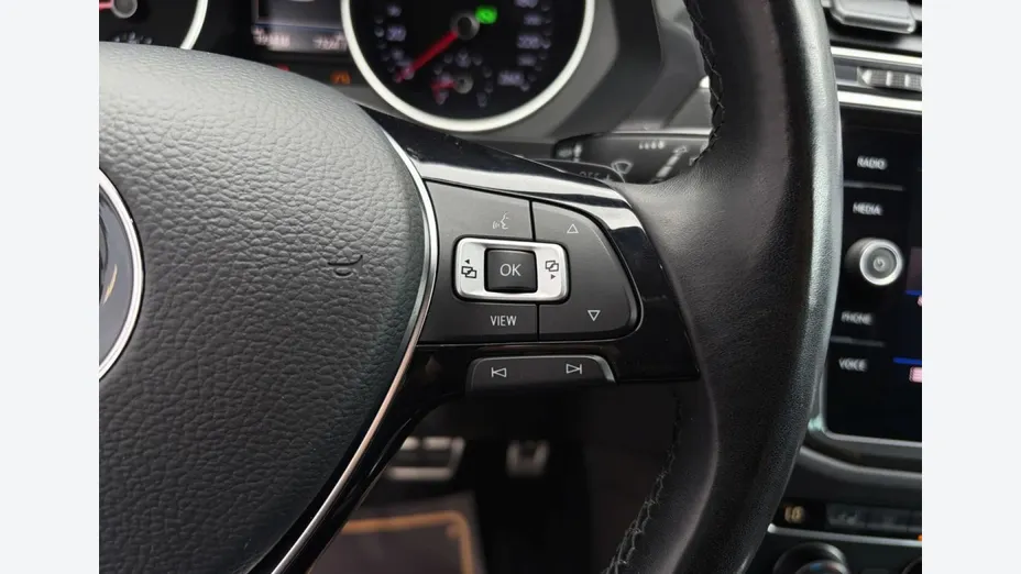 VOLKSWAGEN Tiguan -