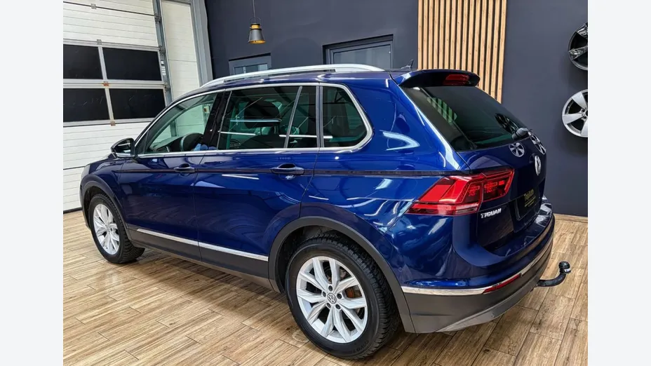 VOLKSWAGEN Tiguan -