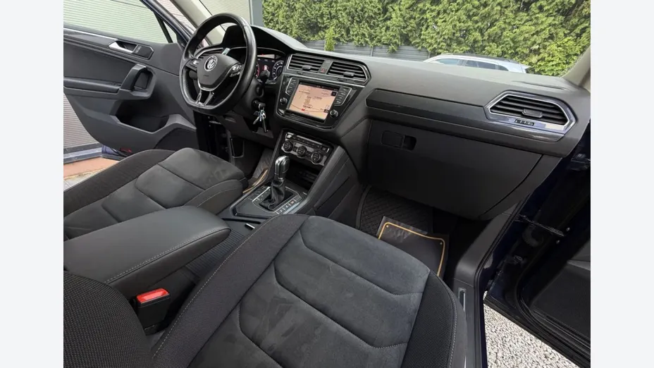 VOLKSWAGEN Tiguan -