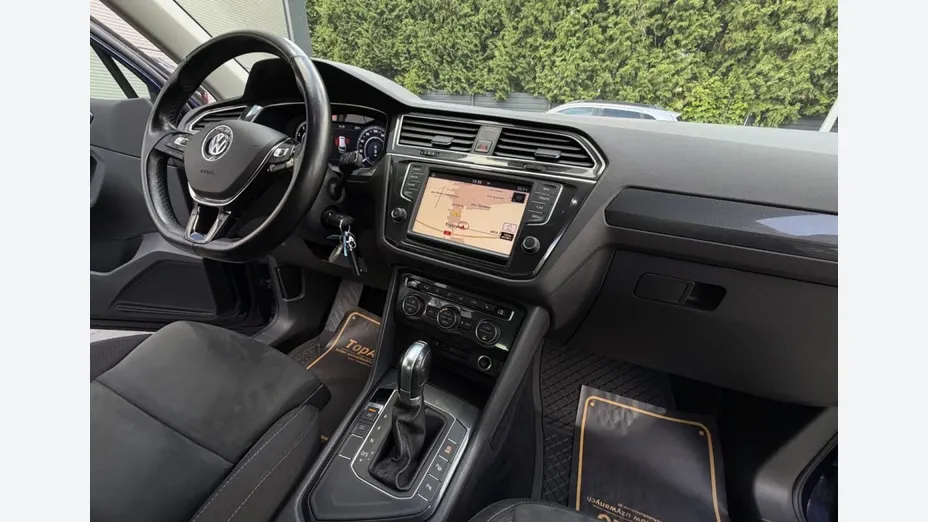 VOLKSWAGEN Tiguan -