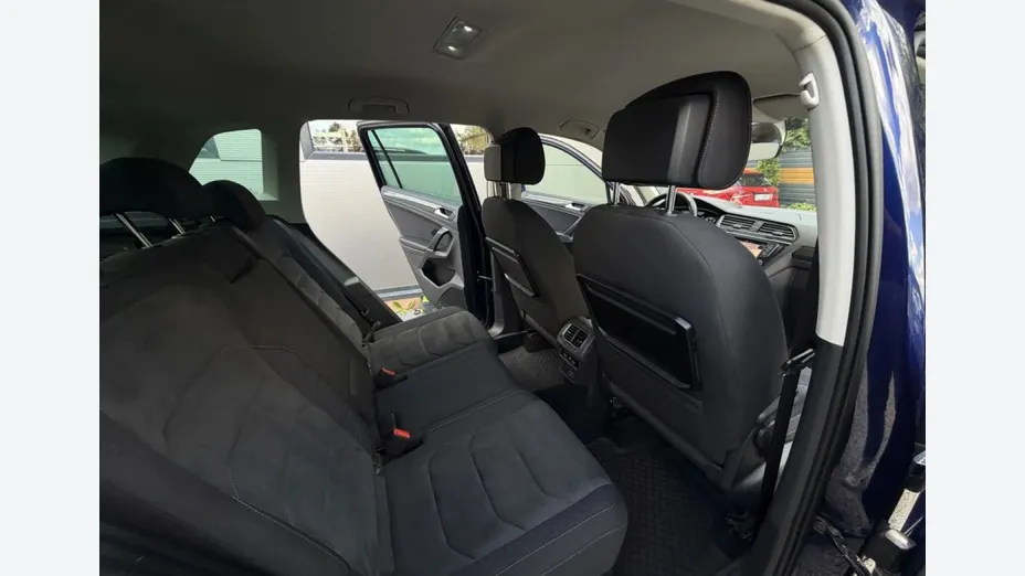 VOLKSWAGEN Tiguan -