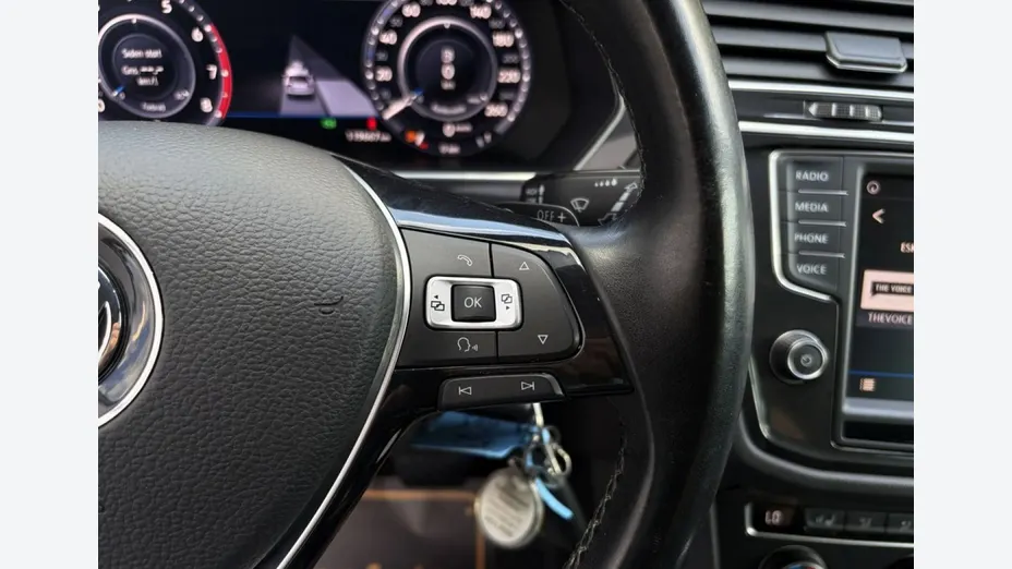 VOLKSWAGEN Tiguan -