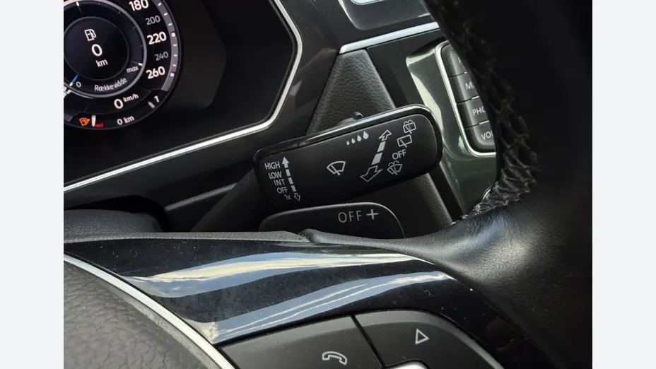 VOLKSWAGEN Tiguan -