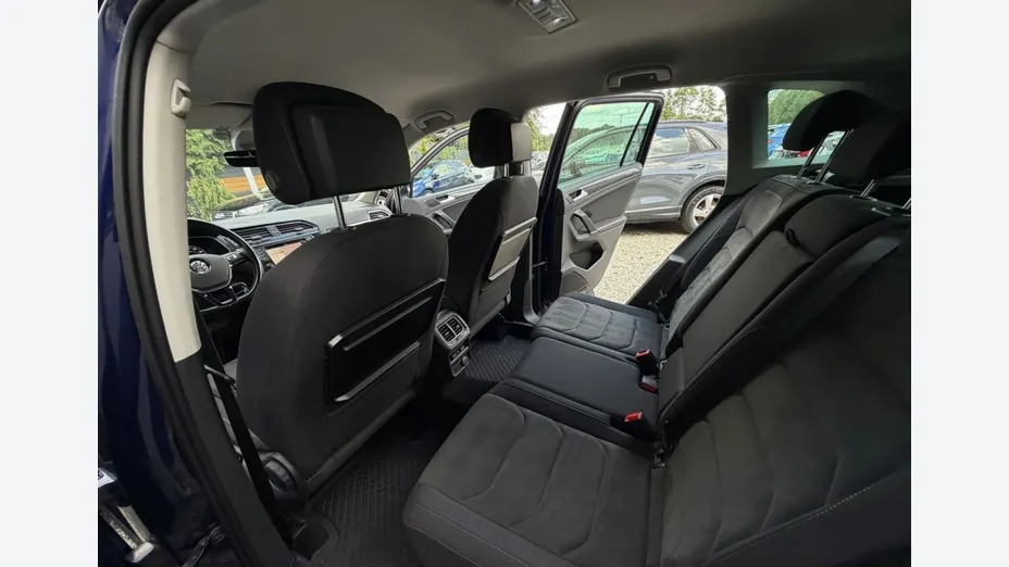 VOLKSWAGEN Tiguan -