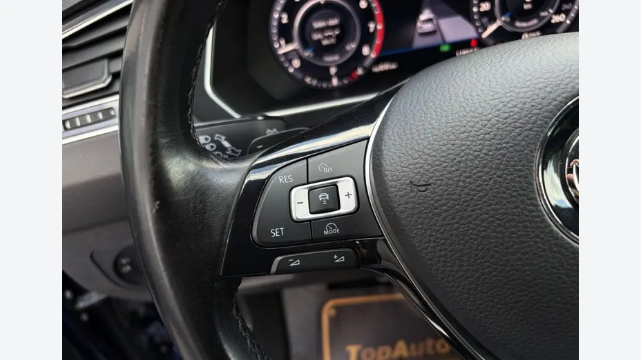 VOLKSWAGEN Tiguan -