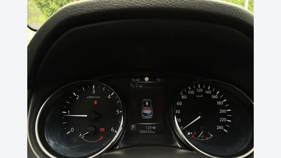 NISSAN Qashqai -