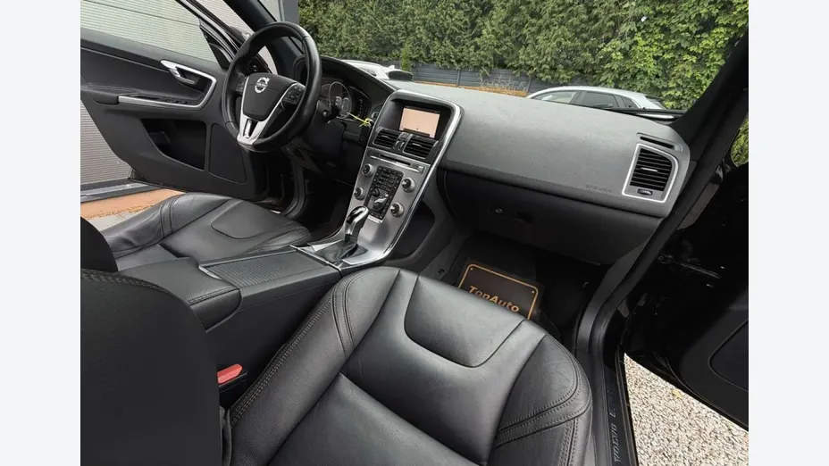 VOLVO XC60 -