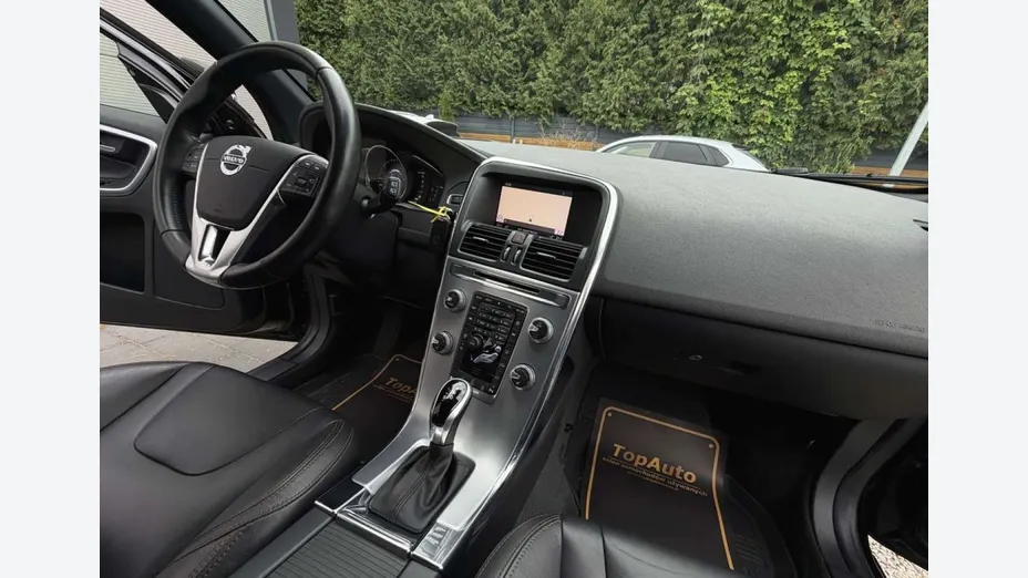 VOLVO XC60 -