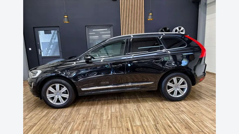 VOLVO XC60 -