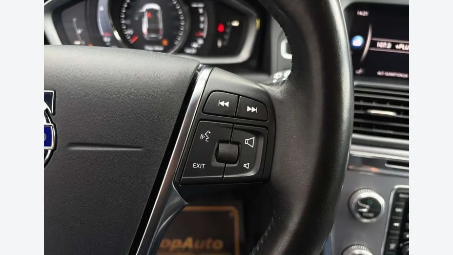 VOLVO XC60 -