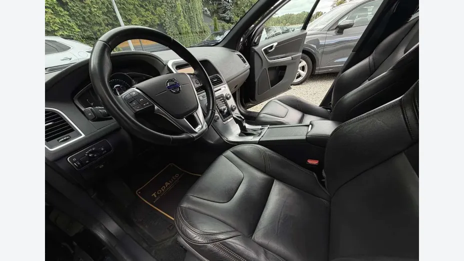 VOLVO XC60 -