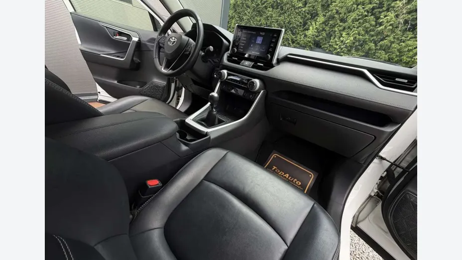 TOYOTA RAV4 -