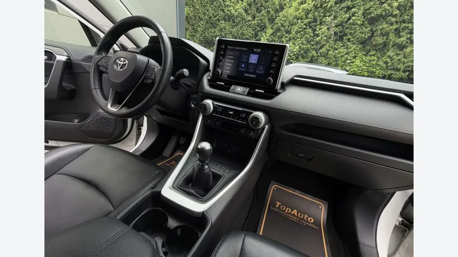 TOYOTA RAV4 -