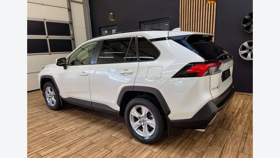 TOYOTA RAV4 -
