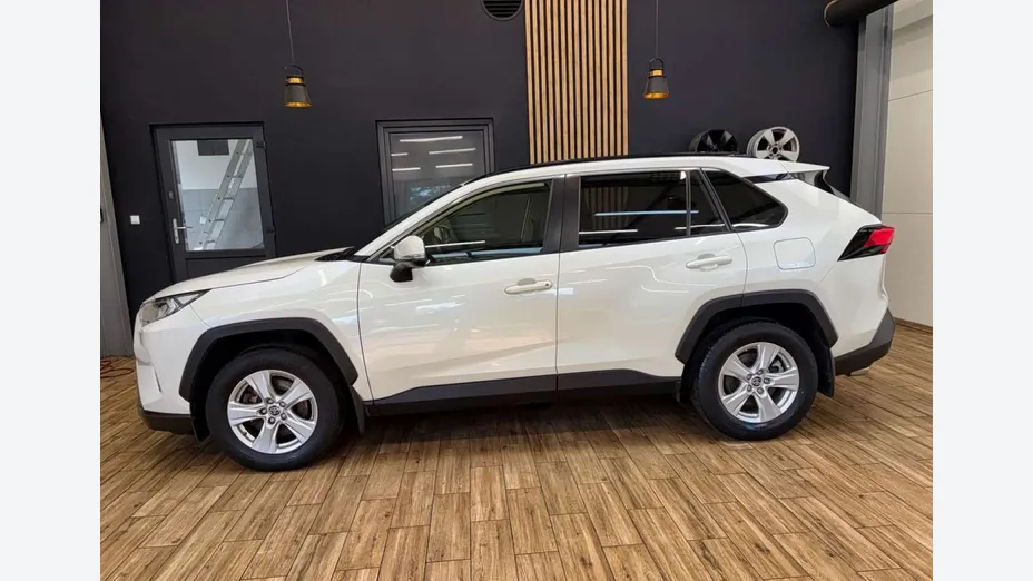 TOYOTA RAV4 -