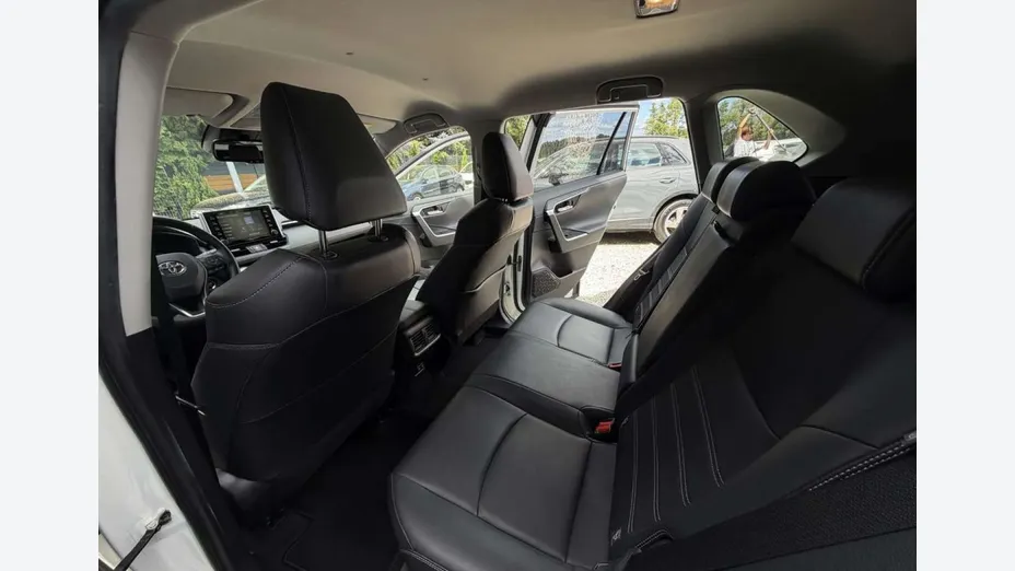 TOYOTA RAV4 -