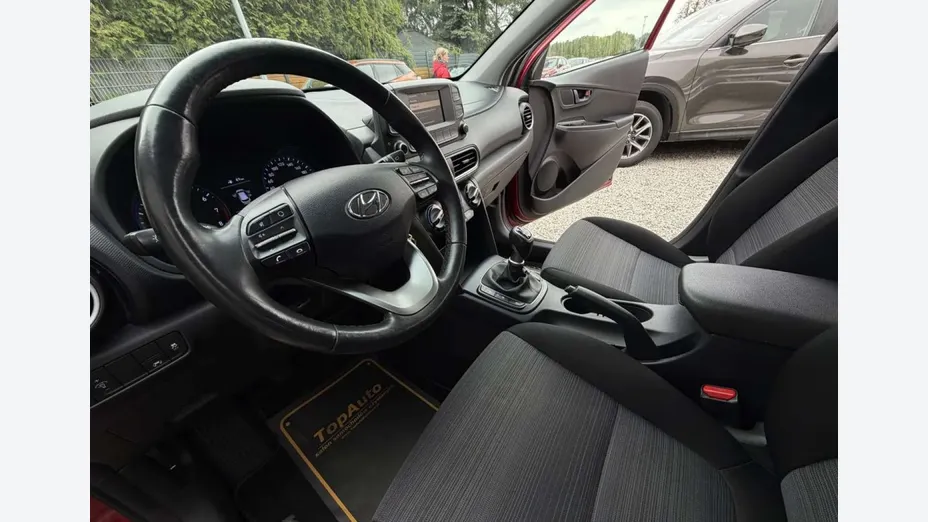 HYUNDAI Kona -