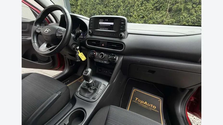 HYUNDAI Kona -