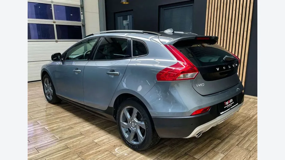 VOLVO V40 Cross Country -