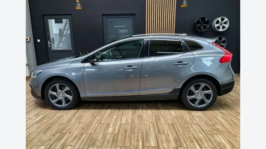 VOLVO V40 Cross Country -