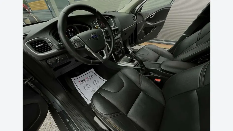 VOLVO V40 Cross Country -