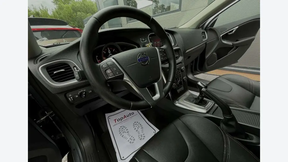 VOLVO V40 Cross Country -