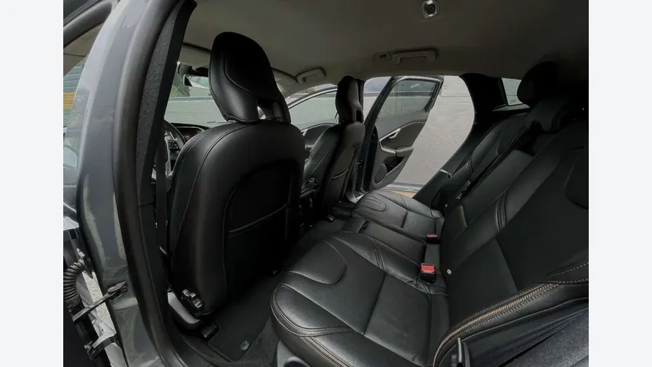 VOLVO V40 Cross Country -