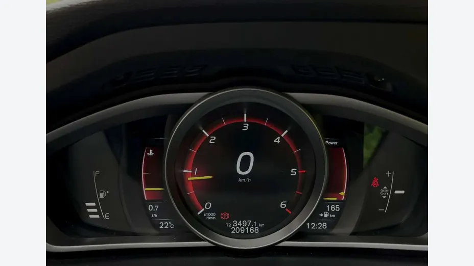 VOLVO V40 Cross Country -