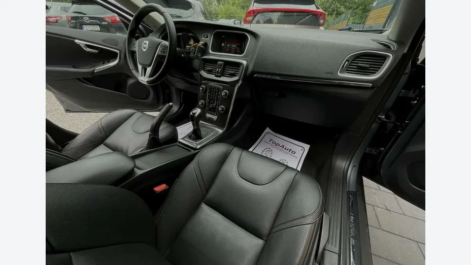VOLVO V40 Cross Country -