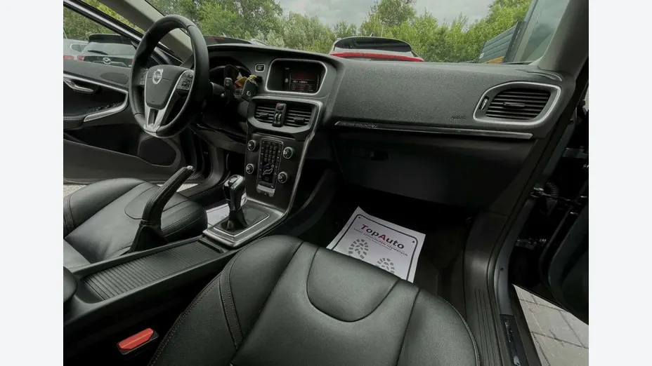 VOLVO V40 Cross Country -