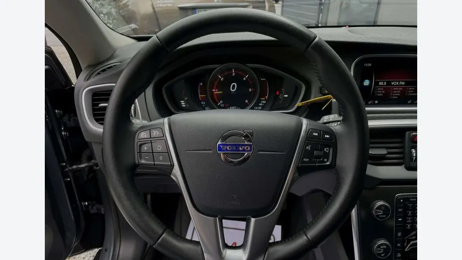 VOLVO V40 Cross Country -