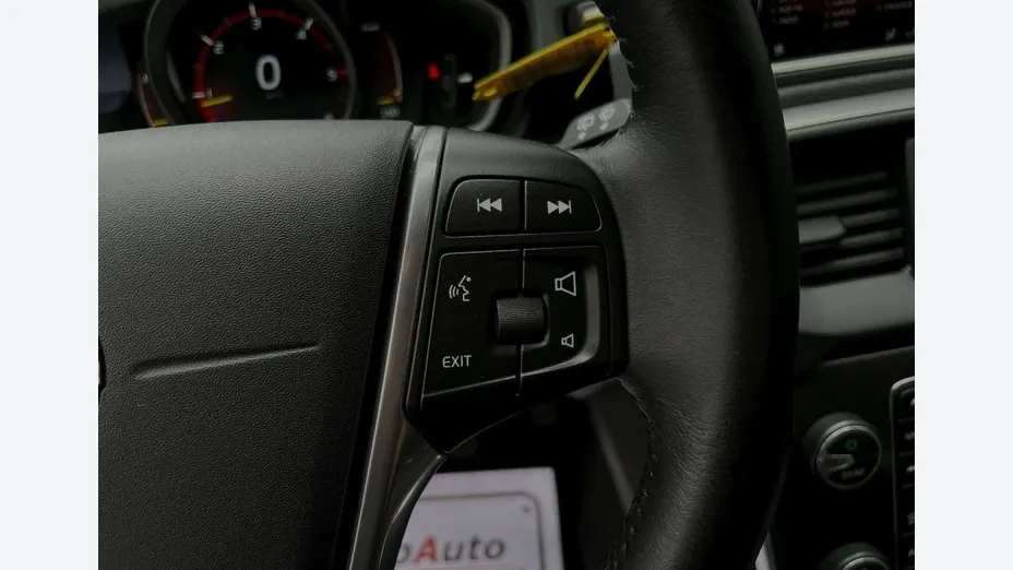 VOLVO V40 Cross Country -