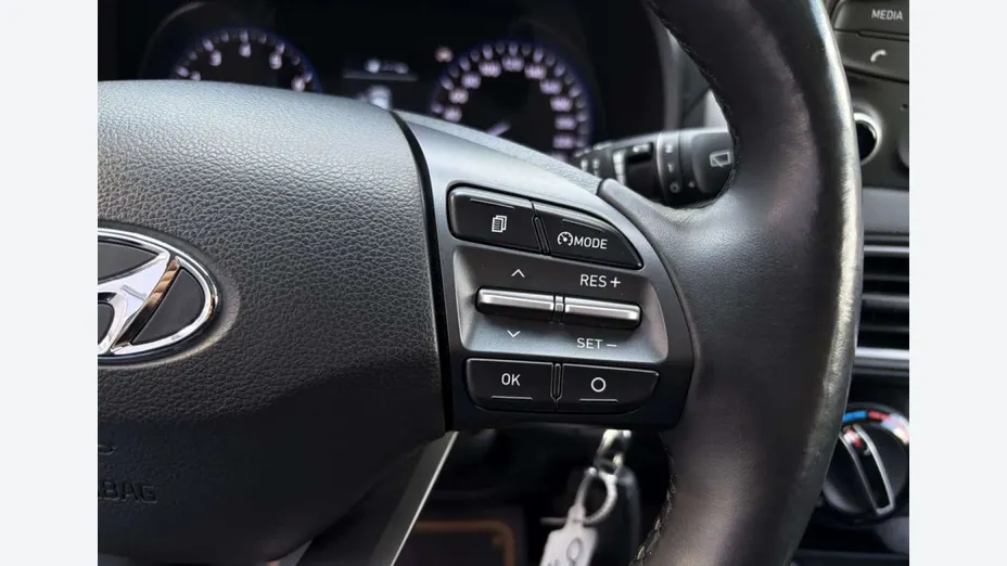 HYUNDAI Kona -