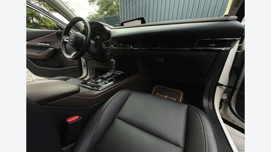 MAZDA CX-30 -