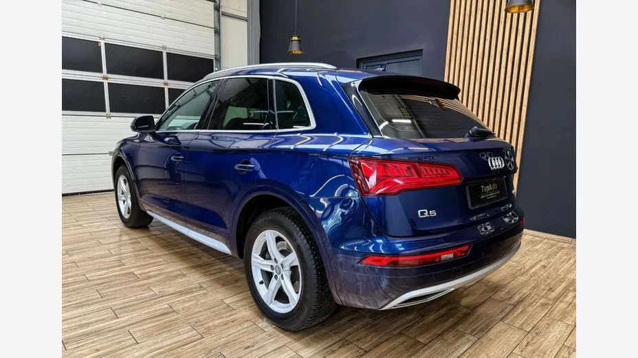 AUDI Q5 -
