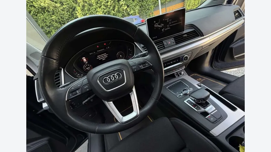 AUDI Q5 -