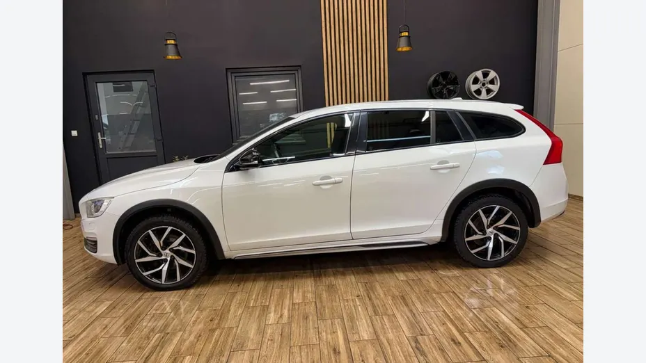 VOLVO V60 -