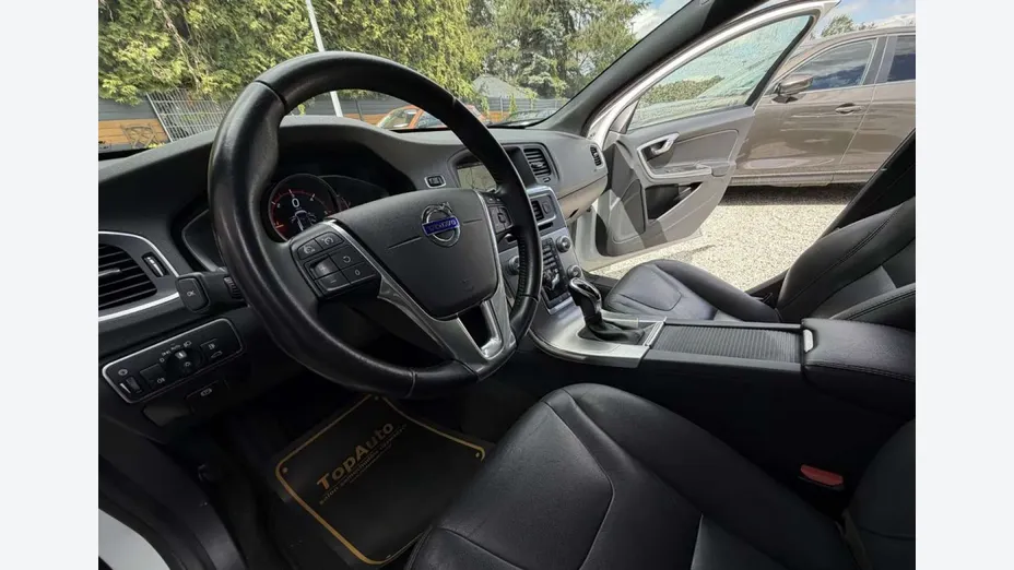 VOLVO V60 -