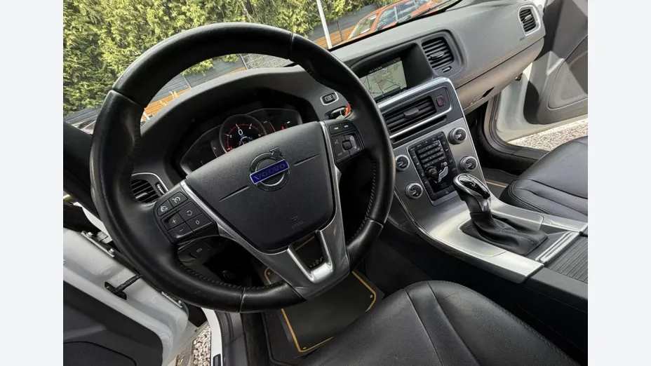 VOLVO V60 -