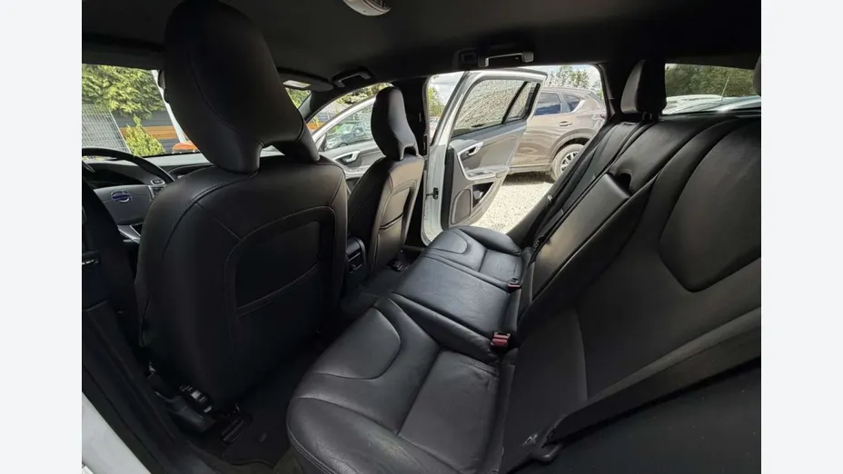 VOLVO V60 -
