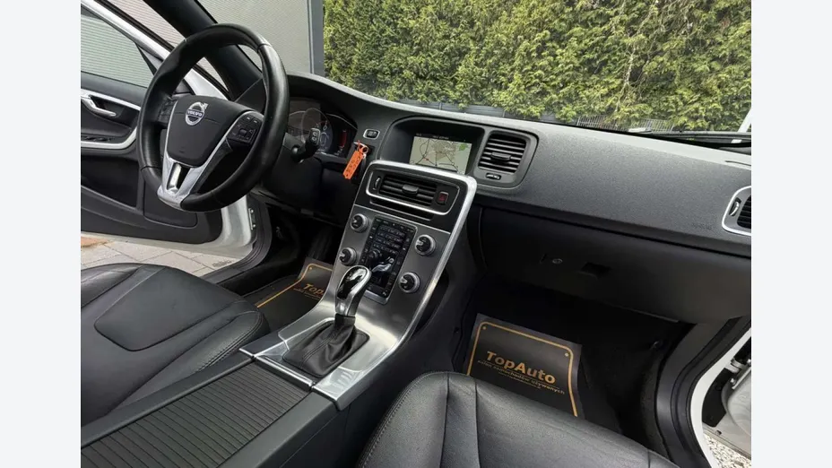 VOLVO V60 -