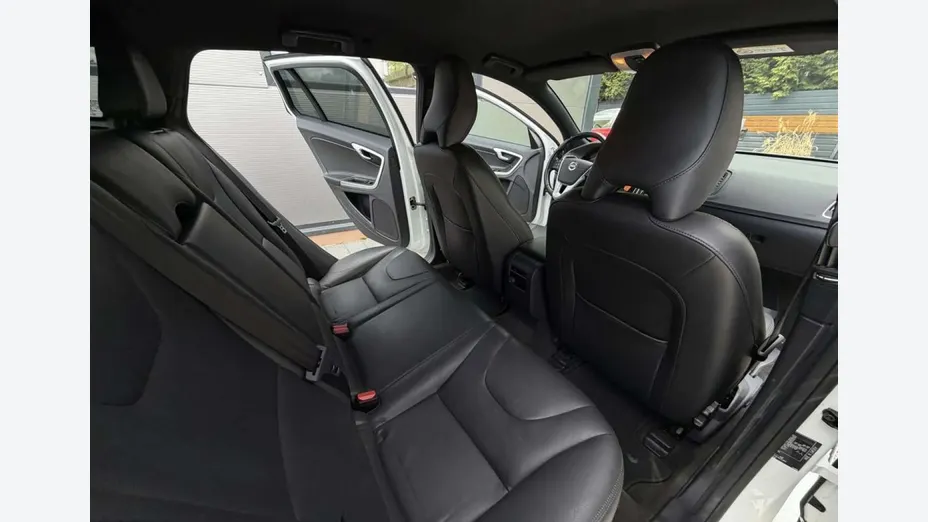 VOLVO V60 -