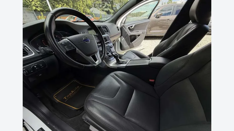 VOLVO V60 -