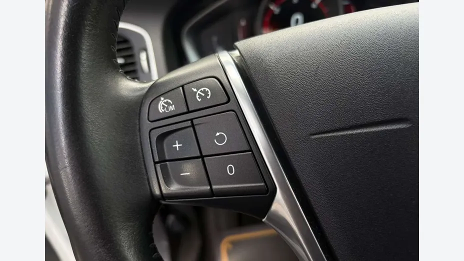 VOLVO V60 -