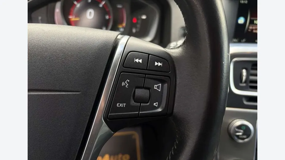 VOLVO V60 -