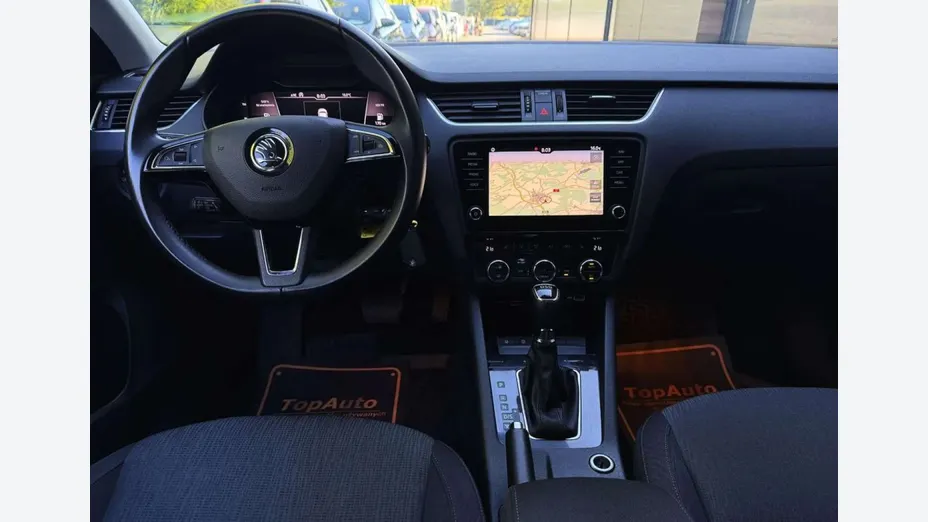 SKODA Octavia -