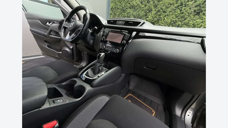 NISSAN Qashqai -